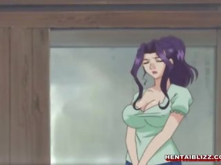 Mãe japonesa hentai fica squeezed dela bigboobs