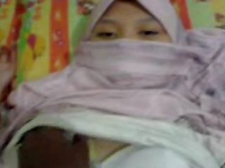 Asyano istudyante sa hijab apuhapin & preparing upang mayroon pagtatalik film klip