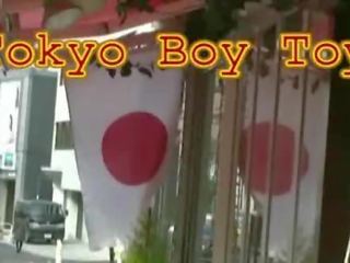 Tokio hračka chlapec. kuchár robenie sa scéna.