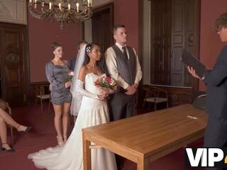 Vip4k. captivating newlyweds 斜面 抵制 和 得到 亲密 右边 10 min 后 婚礼