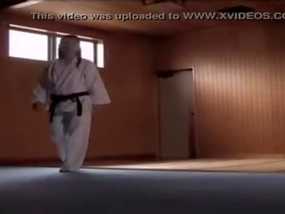 日本语 karate 老师 厉声 由 studen 两次