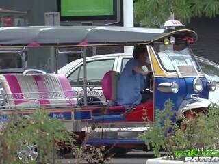 Tuktukpatrol, draguta & feisty tailandez pounded de alb înțepătură