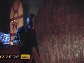 Очарователен азиатки вампир kendra spade жадува убождане в хелоуин пародия порно movs