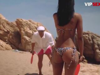 Porndoepedia - Noe Milk incredible Portuguese Ebony Teen Gets Her Tight Pussy Fucked Hard on a Public Beach
