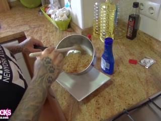 Aviva rocks - picant superior noodle challenge