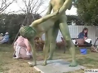 Зелений японська сад statues ебать в публічний