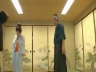 Asiatique geisha clips seins et minou
