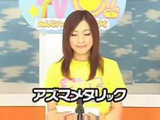 জাপানী newscasters পাওয়া তাদের সুযোগ থেকে চকমক উপর বুক্কা টিভি