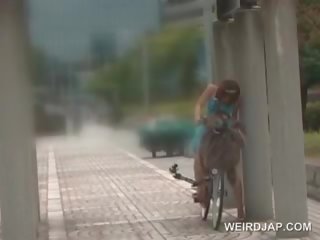 亚洲人 娃娃 骑术 该 bike 喷出 所有 她的 的阴户 果汁